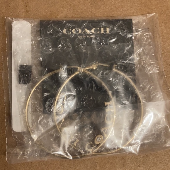 Coach Jennifer Lopez Medium Hoop Earrings NWT - Picture 3 of 7